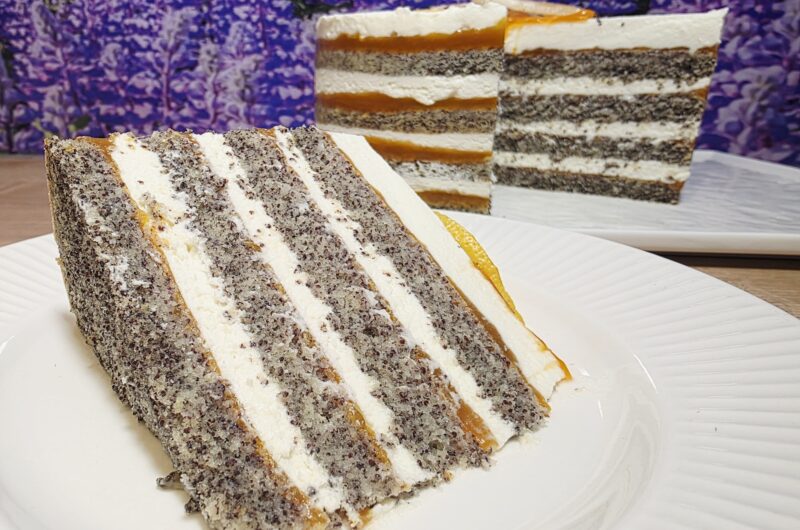 makova torta s skutno kremo in marelicno marmelado