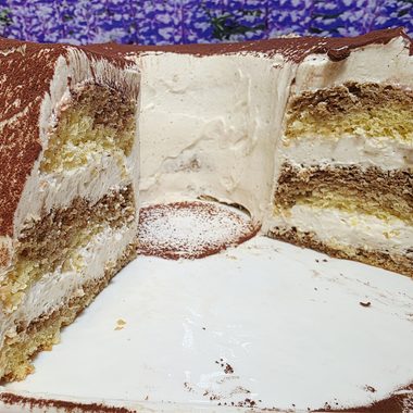 Tiramisu torta v obliki šarklja 4 tiramisu torta v obliki sarklja